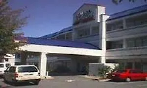 Howard Johnson Inn Airport
